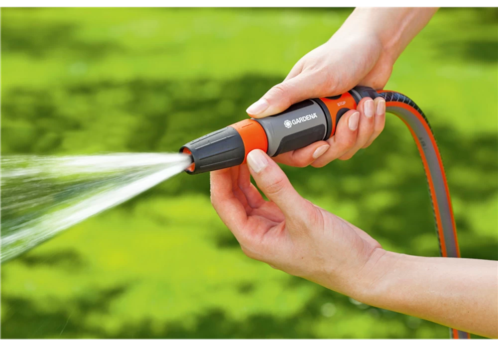 Gardena Classic Adjustable Spray Nozzle 4 Gardena Classic Adjustable Spray Nozzle - Image 2